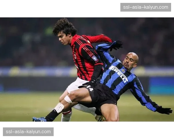 亚特兰大vs国际米兰前瞻：戈森斯与邓弗里斯的边路对决定调比赛走势