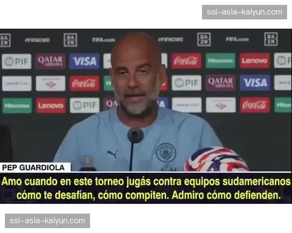 特写：曼城训练场上，瓜迪奥拉亲自示范防守时如何封锁对手传球角度