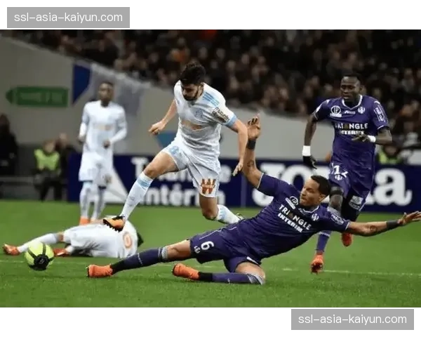 图卢兹主场2-2战平摩纳哥，拉塞尔埃默松下半场连扳两球